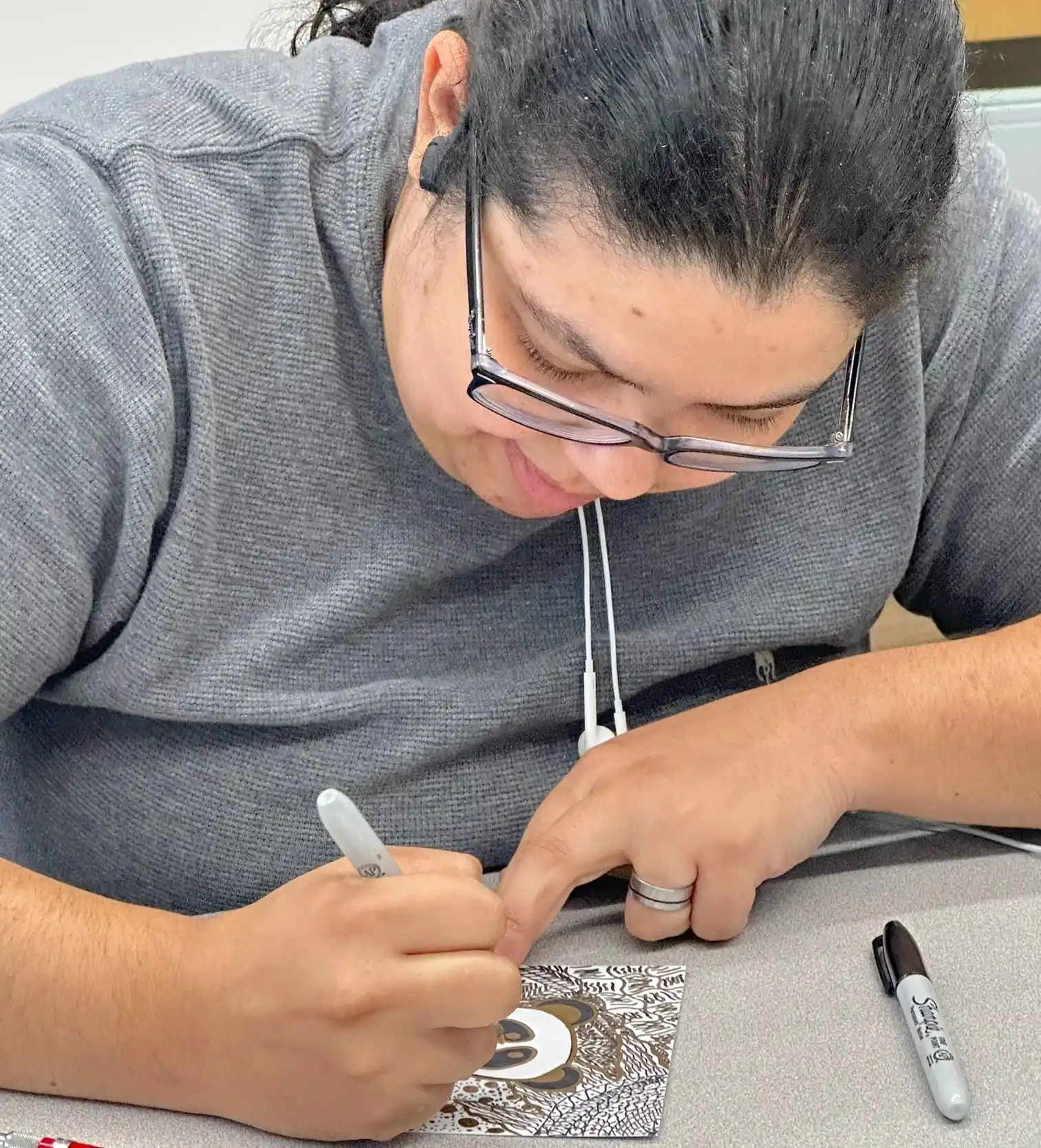 Rennert student creating a Zentangle drawing during a hands-on graphic design workshop.